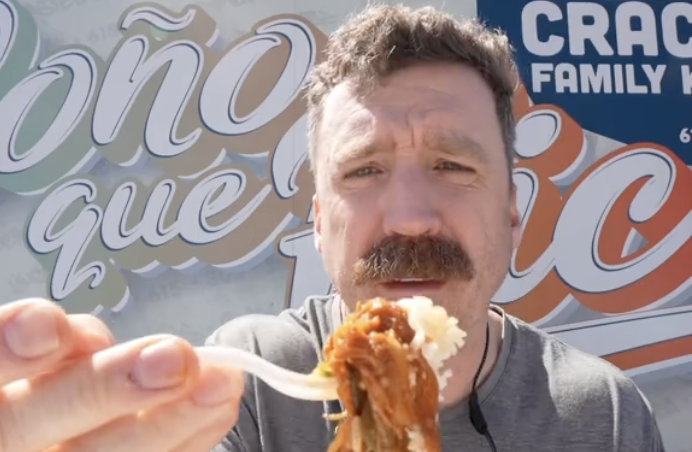 Joe Thompson aka FoodTravelToilets trying Cuban Cracker Family Kitchen's Ropa Vieja